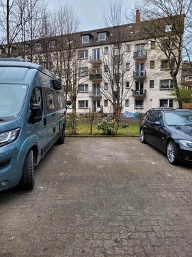 Foto - privater Parkplatz im Hinterhof