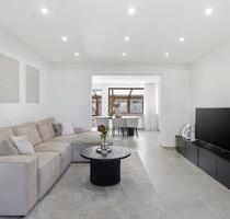 Modernisierte Doppelhaushälfte mit Wintergarten, Balkon & Garage - Baesweiler