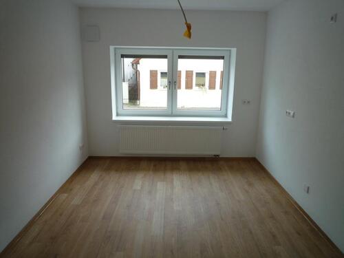 Foto - Komplettrenovierte 3 Zimmerwohnung (1. OG) - Erstbezug