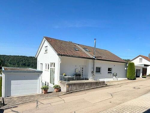 Foto - Haus mit Weitblick - Wohnen über dem Laucherttal