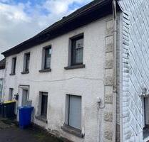 Haus mit zwei Wohnungen und Laden - Wadern