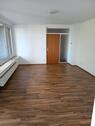 Foto - 2-Zimmer-Eigentumswohnung – Balkon, Stellplatz, leerstehend