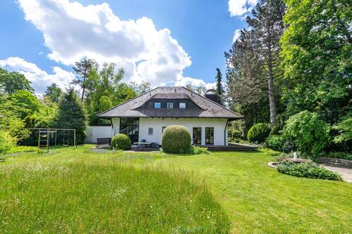 Foto - Oase im Grünen: Reizvolle Villa mit großzügigem Grundriss und traumhaften Garten (befristet)