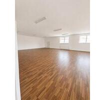 Moderne 208 m² Gewerbehalle Studiofläche in Pulheim-Brauweiler