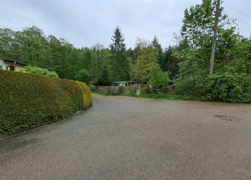 Foto - Zwangsversteigerung - Teile einer Privatstraße als Zuwegung zu Villa