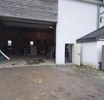 Gewerbehalle mit Bürofläche und Parkfläche zu vermieten - Salzkotten