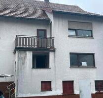 Wohnhaus mit Nebengebäuden und Stall - Waldkappel