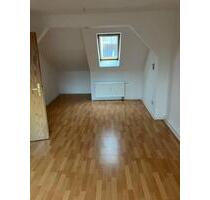 Gemütliche DG 1-Zimmer mit Laminat in ruhiger Lage! - Zwickau Neuplanitz