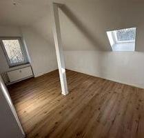 NEU-Sanierte DG 3-Zimmer mit Laminat und Wanne in sehr guter Lage! - Chemnitz Borna-Heinersdorf