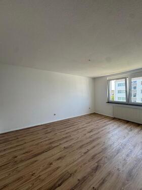 Foto - Frisch Renovierte 2-Zimmer Wohnung mit Stellplatz zu vermieten.