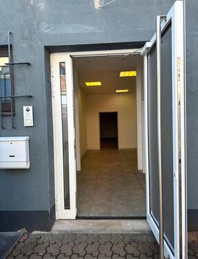 Foto - Lager mit Büro und Stellplätzen zentral in Grünwettersbach