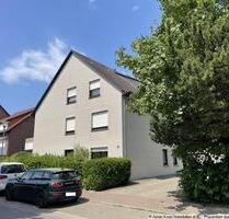 Renovierte 4-Zimmer DG-Wohnung mit neuer Einbauküche, kl. Gartenteil und Garage in Wildeshausen, Landkreis Oldenburg