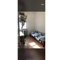 Untermiete von 03.2026-09.2026 - 300,00 EUR Kaltmiete, ca.  11,00 m² in Karlsruhe (PLZ: 76133)