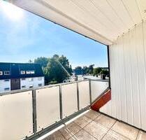 Zentrale 3-Zimmer-Dachgeschosswohnung mit Balkon in Altgarbsen
