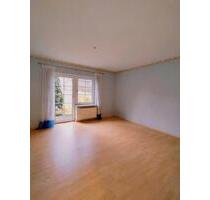 Helle EG-Wohnung mit Terrasse, Gartenanteil & Garage in Burg - Burg (Dithmarschen)