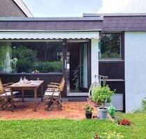 Wohnen im Bungalow: Großzügiges Reihenmittelhaus mit Garten - Karlsruhe Grötzingen