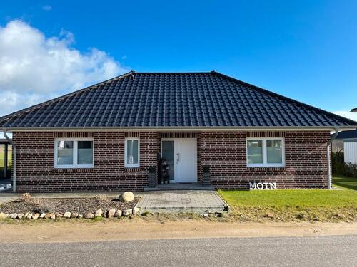 Foto - Attraktiver Neubau Winkel-Bungalow mit großem Garten