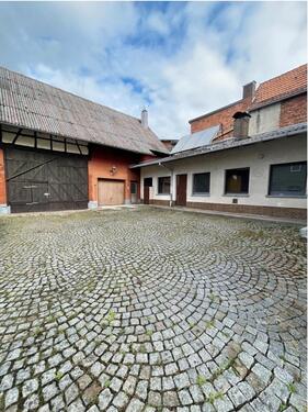 Foto - Ehemaliger Bauernhof mit 2 Wohnhäusern, Scheune, Nebengebäuden