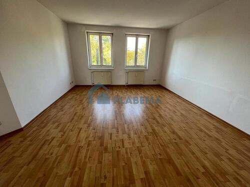 Foto - Zwei- Zimmer- Wohnung, zentral gelegen, wird frisch renoviert