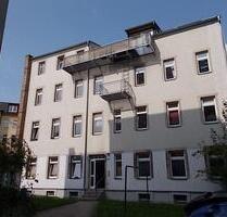 Kompakte Hinterhaus DG 2,5-Zimmer mit Einbauküche, Laminat und Wanne in uninaher Lage! - Chemnitz