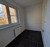 ALLES MIT DABEI! - Spielplatz, Balkon, EBK + nette Nachbarn! - Neubrandenburg Carlshöhe