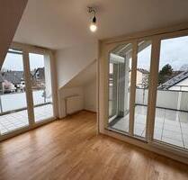 Lichtdurchflutete 4-Zimmer-Dachgeschosswohnung mit Balkon &Garage - Emmendingen