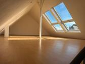 Foto - Große Dachgeschosswohnung ideal als WG
