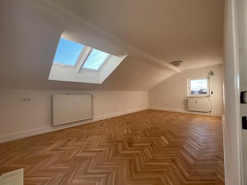 Foto - Wohnung 2. Stock (Dachgeschoss) 69qm - renoviert in 2025