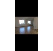 Helle, ebenerdige und grosszügige 2 Zi. Wohnung im Erdgeschoss - Ellefeld