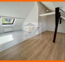 Mit Weitblick! 2,5 Raum DG Wohnung mit offener Küche im Wohnzimmer. Modernes Bad mit Wanne! - Gera