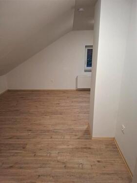Foto - 4 Zimmer Dachgeschoss Wohnung - 900,00 EUR Kaltmiete, ca.  90,00 m²