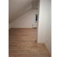 4 Zimmer Dachgeschoss Wohnung - 900,00 EUR Kaltmiete, ca.  90,00 m² in Roding (PLZ: 93426)