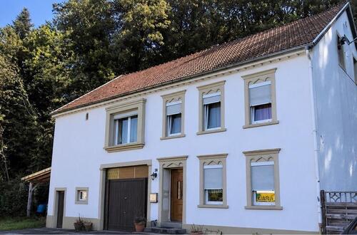 Foto - Sanierungsbedürftiges Wohnhaus auf großzügigem Grundstück