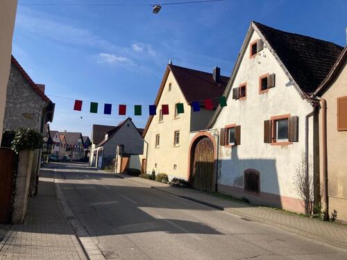 Foto - Großes Baugrundstück mit altem Haus mitten in Merdingen.