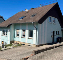 Freistehendes 1-2 Familienhaus mit rd. 1.700 m2 großem Grundstück - Heusweiler