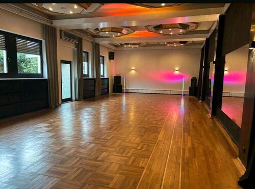 Foto - Heller Kursraum mit Bistro* Yoga, Hipp-Hopp* stundenweise