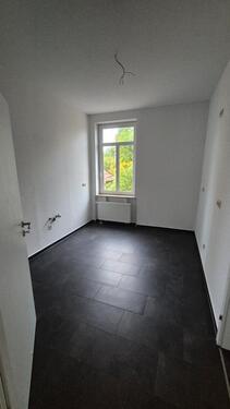 Foto - Sanierte 5-Raum-Wohnung mit Balkon und 2 Bädern in Glauchau