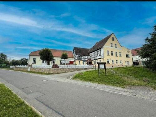 Foto - Attraktives Wohn- und Geschäftshaus mit Kegelbahn und Saal