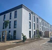 Moderne 2-Zimmer Wohnung mit großer Terrasse und Gartenanteil, Tiefgaragenstellplatz und Einbauküche (Whg 2a) - Kumhausen