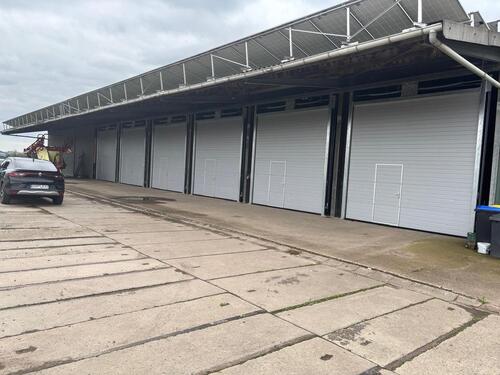 Foto - Unterstellmöglichkeit für Wohnwagen und Wohnmobile