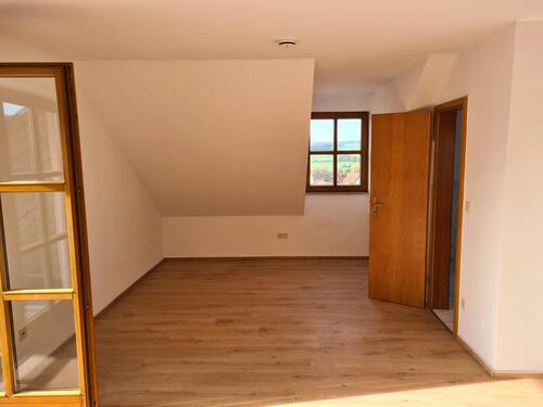 Foto - 1 Zimmer Dachgeschoßwohnung in Großheirath