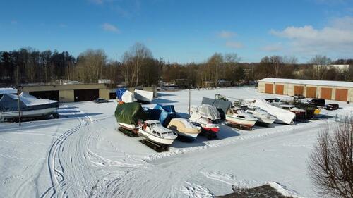 Foto - Winterlager, Stellplatz, Lagerplatz, Parkplatz, Boote, Wohnmobil