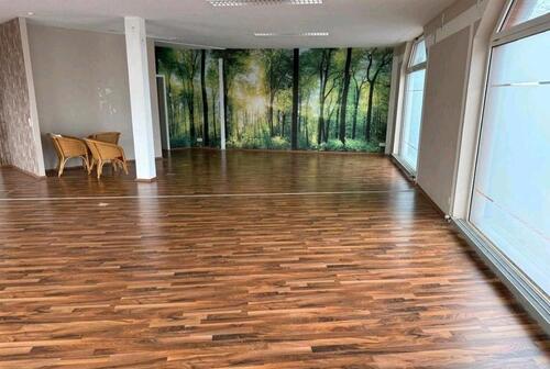 Foto - Vielseitige Gewerbefläche in zentraler Lage