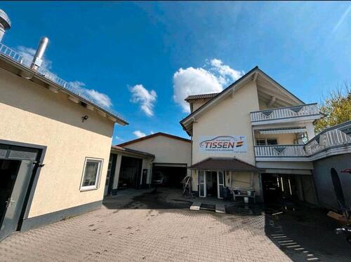 Foto - Mehrfamilienhaus mit Hallen und Büro