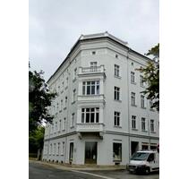 Gehoben Wohnen mit herrlich sonnigem Wohnbereich, stilvoller Einbauküche und großem Balkon! - Görlitz