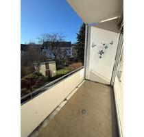 Große 2-Zimmer mit Laminat, Wannenbad, Stellplatz und Balkon in ruhiger Lage! - Chemnitz Ebersdorf