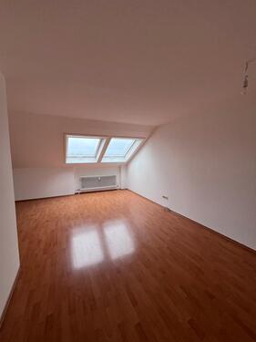 Foto - Helle 2,5-Zimmer Wohnung mit großem Wohnzimmer und Balkon