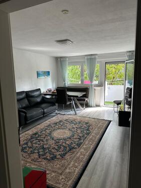 Foto - Renoviert 3-Zimmer-Wohnung mit Balkon, Aufzug, Keller