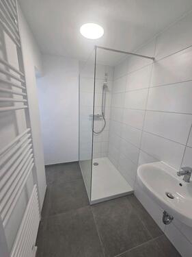 Foto - 3 Zi., Küche, Bad, komplett neu saniert, stadtzentral