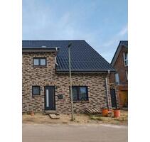 Doppelhaushälfte mit Garten und Garage im Neubaugebiet - Weeze